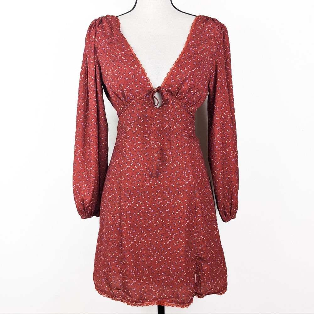 NWT Storia Ditsy Floral Open Back Mini Dress
